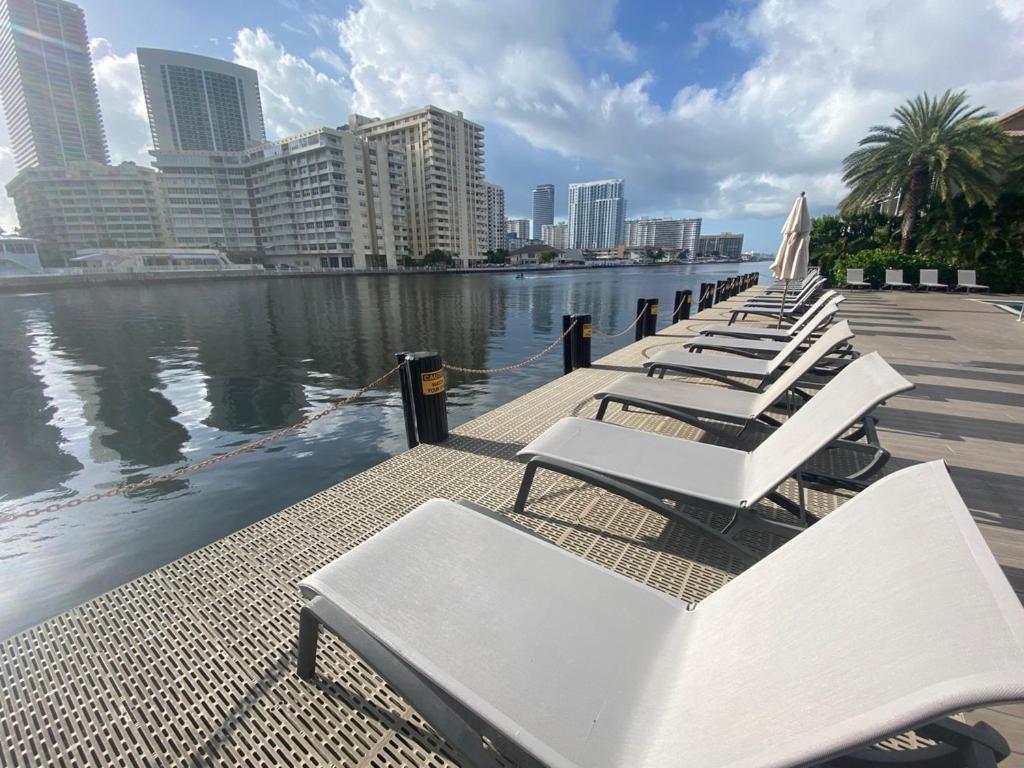 Studio In Hallandale 2 Beds Hallandale Beach Exteriör bild